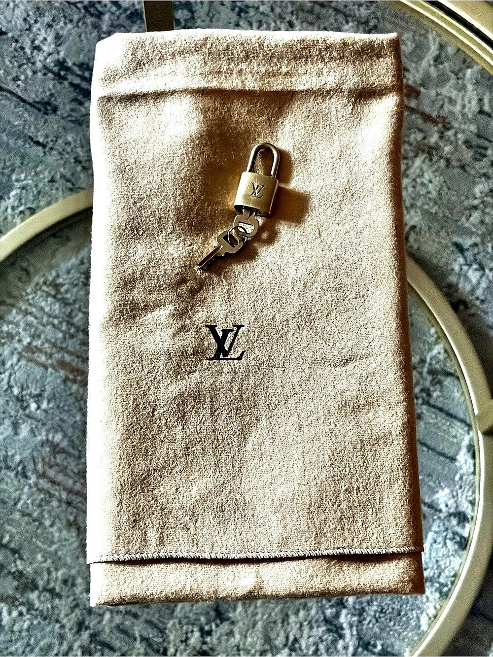 Louis Vuitton Monogram Pouch with Lock and key . - Picture 2 of 8